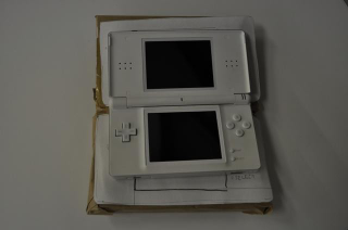 Illustration for article titled What Would The DS Look Like With a Four Inch Screen?